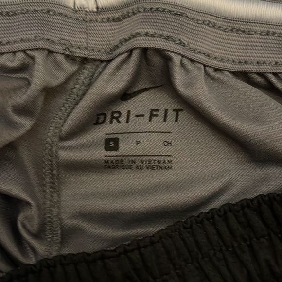 NIKE DriFit Grey with White Swoosh Shorts Size Small - Picture 4 of 4